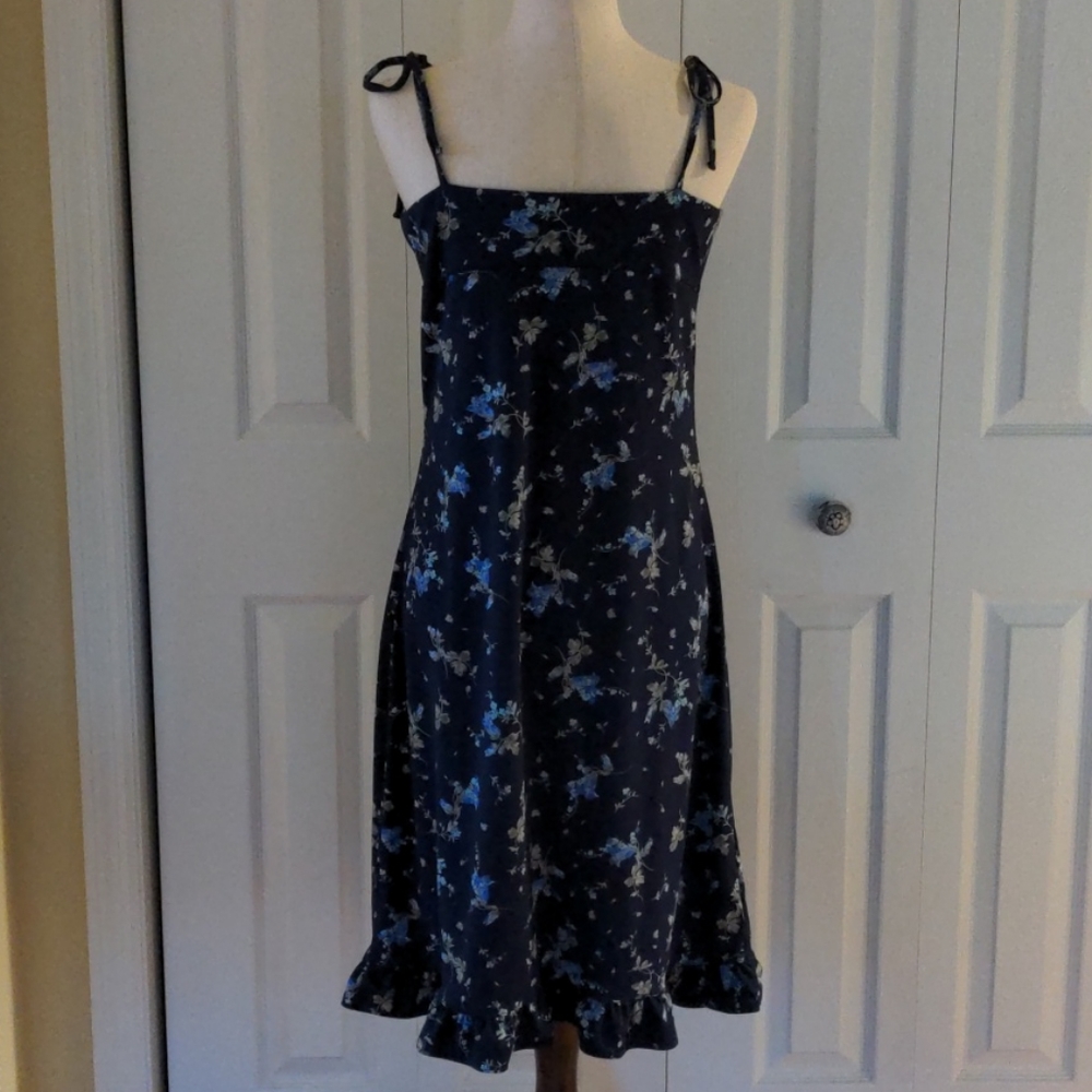 Express Dress - Picture 4 of 5